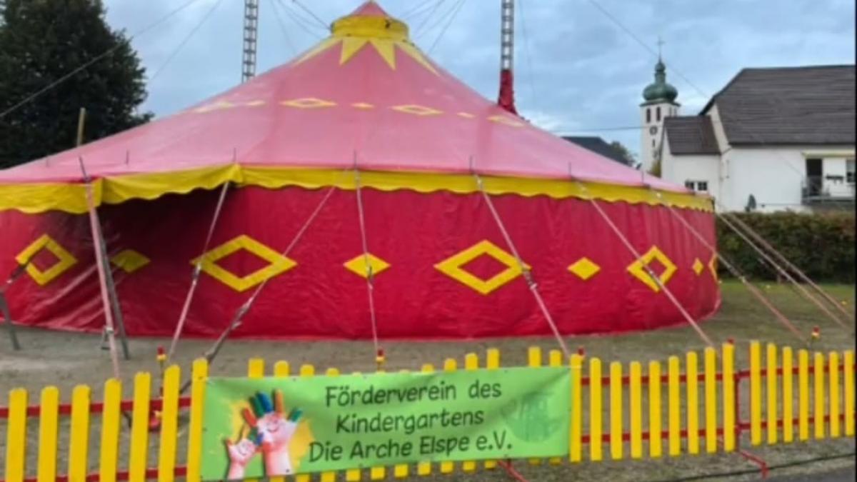 Im Zirkuszelt auf dem Elsper Schützenplatz erlebten die Mädchen und Jungen eine spannende Woche. von privat