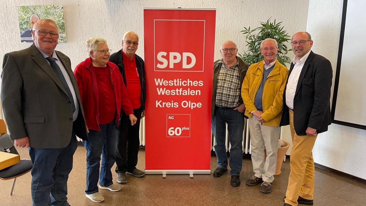 Sechs Genossen fuhren zum Treffen der SPD-Regionalvorstände nach Gelsenkirchen. Mit dabei (von links): Reinhard Jung, Erika Ballhausen, Hans Demmerle, Walter Sinzig, Gerhard Kompe und Rainer Schmeltzer. von privat