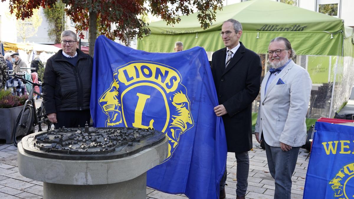 Ein Jahr ist es schon in Attendorn zu bewundern, am Samstag, 23. Oktober, wurde das Blinden-Stadtmodell offiziell vom Lionsclub Attendorn an die Hansestadt übergeben. von Jonas Johannes