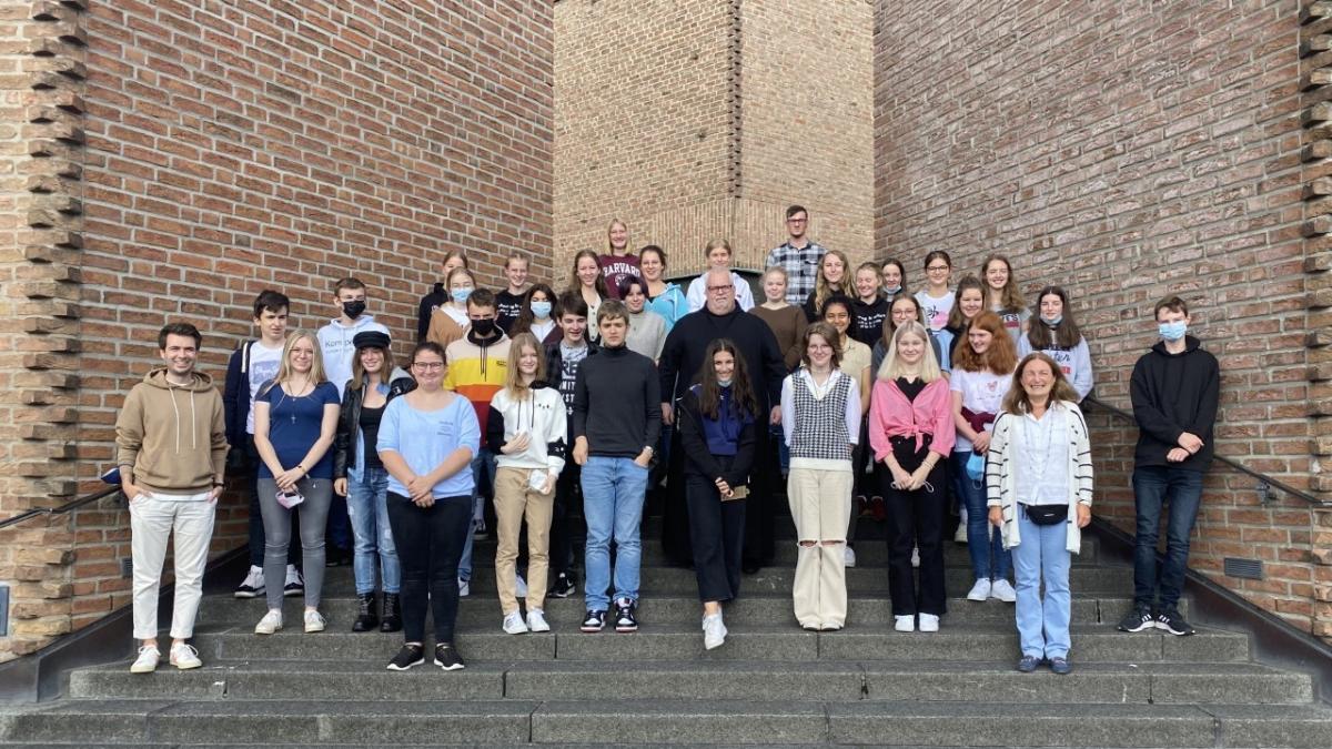 32 Schüler aus der Jahrgangsstufe EF des St.-Ursula-Gymnasiums Attendorn nahmen an der Oberstufen-Akademie in der Abtei Königsmünster teil. von St.-Ursula-Gymnasium Attendorn
