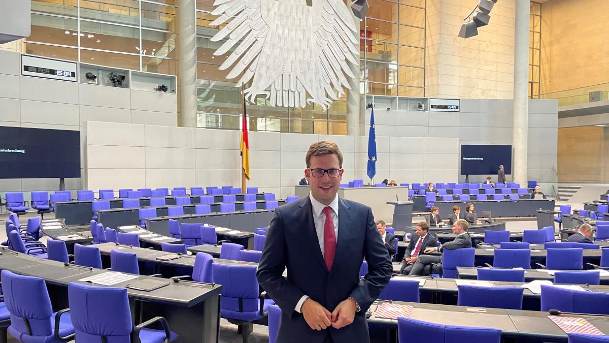 Florian Müller nahm am 26. Oktober 2021 an der konstituierenden Sitzung des Bundestags teil. von Büro Florian Müller