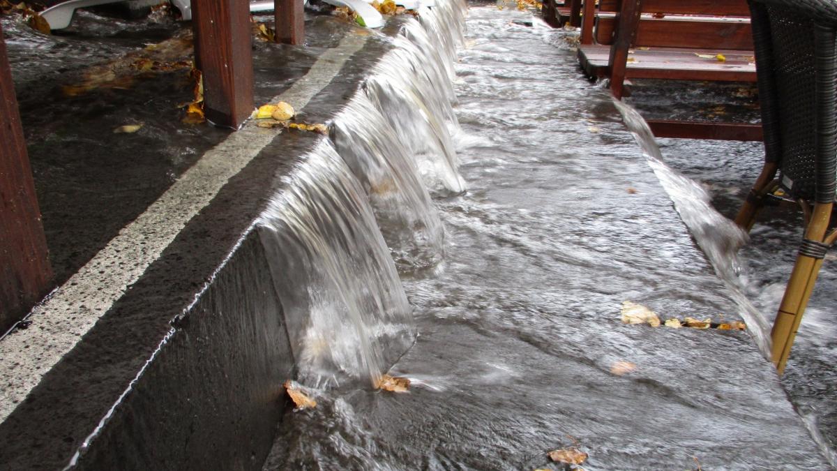 Testflutung der Barriere am Olper Markplatz. von Stadt Olpe
