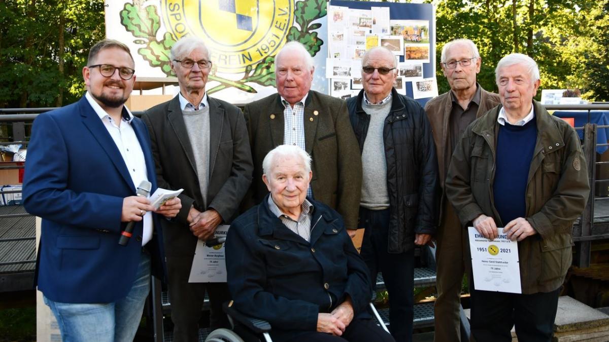 Ohne diese sechs Männer, die ihr 70-jähriges Jubiläum feierten, gäbe es den Hützemerter SV nicht. von privat