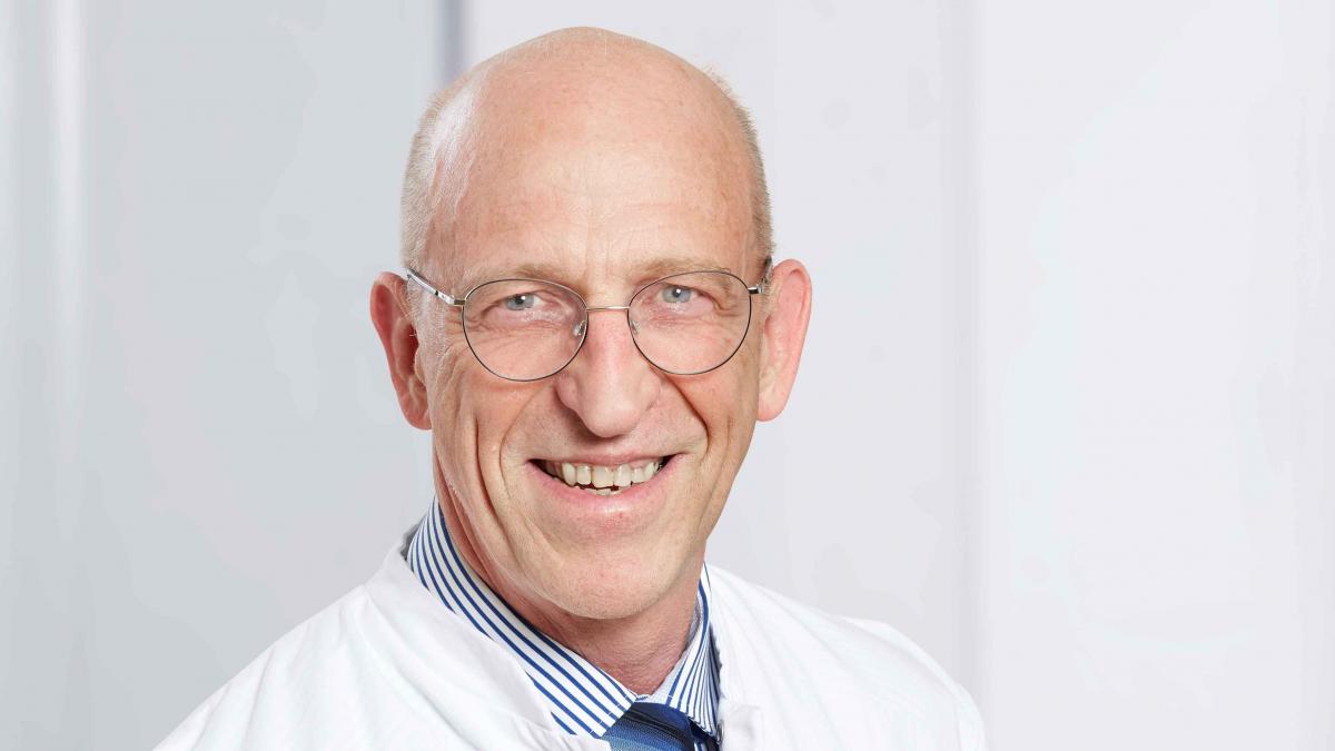 Dr. Jürgen Bong, Chefarzt der Orthopädie. von privat