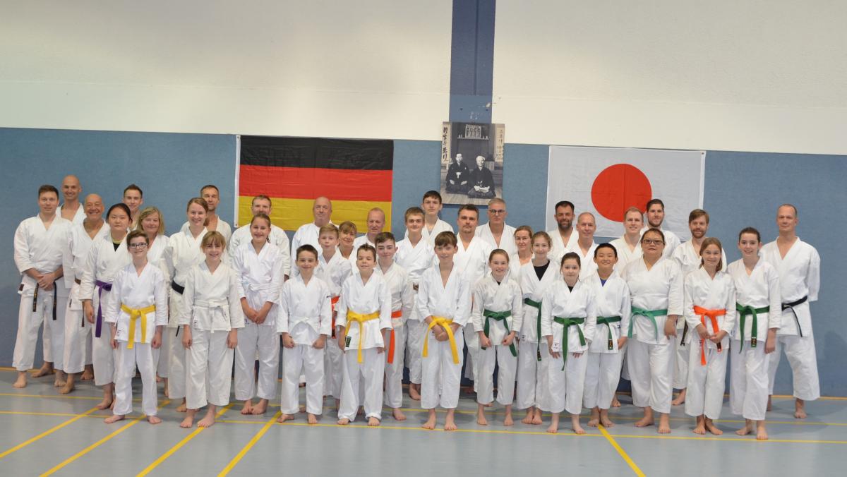 40 Teilnehmer nahmen am Karatelehrgang von Detlef Krüger teil. von privat