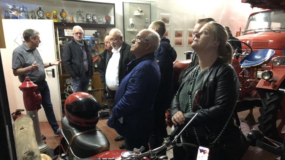 Die Mitglieder der Attendorner SPD-Fraktion besuchten kürzlich das Feuerwehrmuseum. von privat