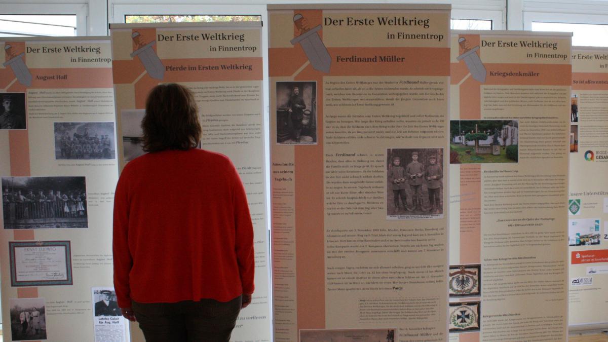 Die Ausstellung ist im Foyer des großen Sitzungssaales im Kreishaus Olpe zu sehen. von Kreis Olpe