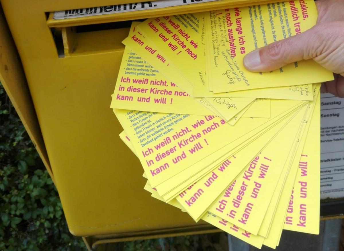 Postkarten an den Papst verschicken Mitglieder von „Maria 2.0“. von privat