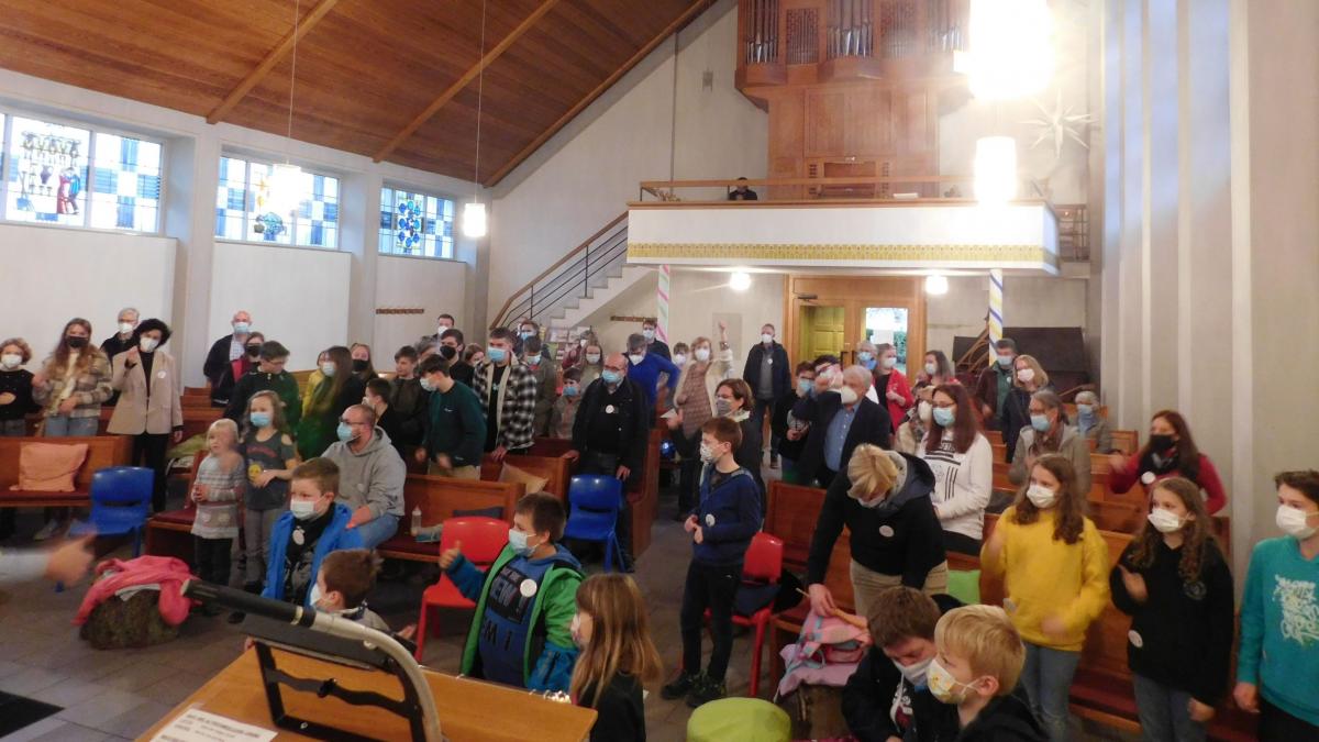 Rund 110 Besucher feuerten zum Abschluss des Nachmittags den gemeinsamen Gottesdienst. von privat