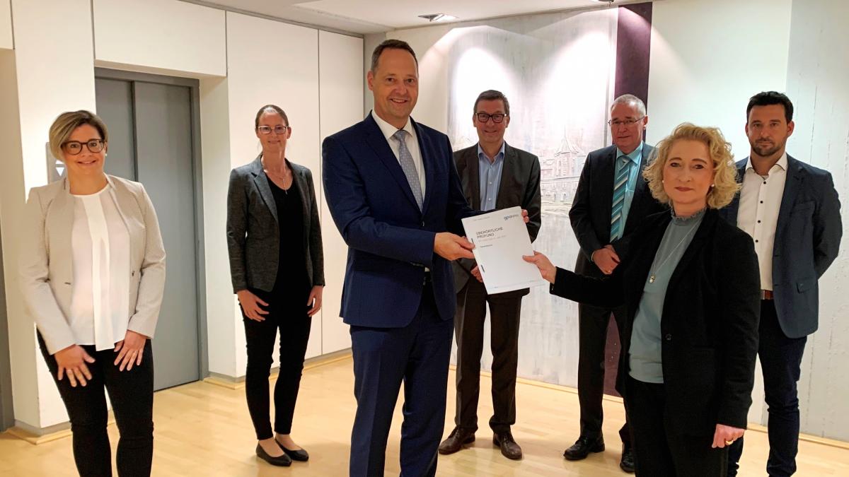 V.l.n.r.: Stefanie Ohm, Judith Feldner, Bürgermeister Peter Weber, Thomas Bär, Heinrich Josef Baltes, Simone Kaspar und Torsten Kaufmann. von privat