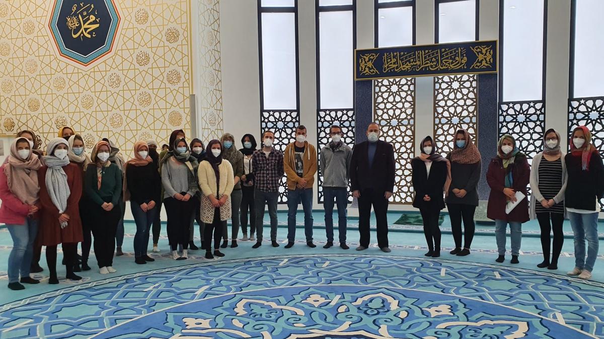 Angehende Grundschullehrer waren jetzt zum Rassismus-Workshop in die Moschee nach Meggen eingeladen. von privat