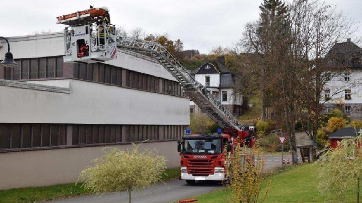 Die Jahresabschlussübung des Einsatzbereiches 3 fand jetzt in Oedingen statt. von Feuerwehr Lennestadt