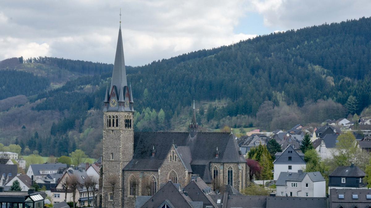 In der St.-Agatha-Kirche in Altenhundem wird am Sonntag, 14. November, Pastor Markus Leber in sein neues Amt eingeführt. von Nils Dinkel