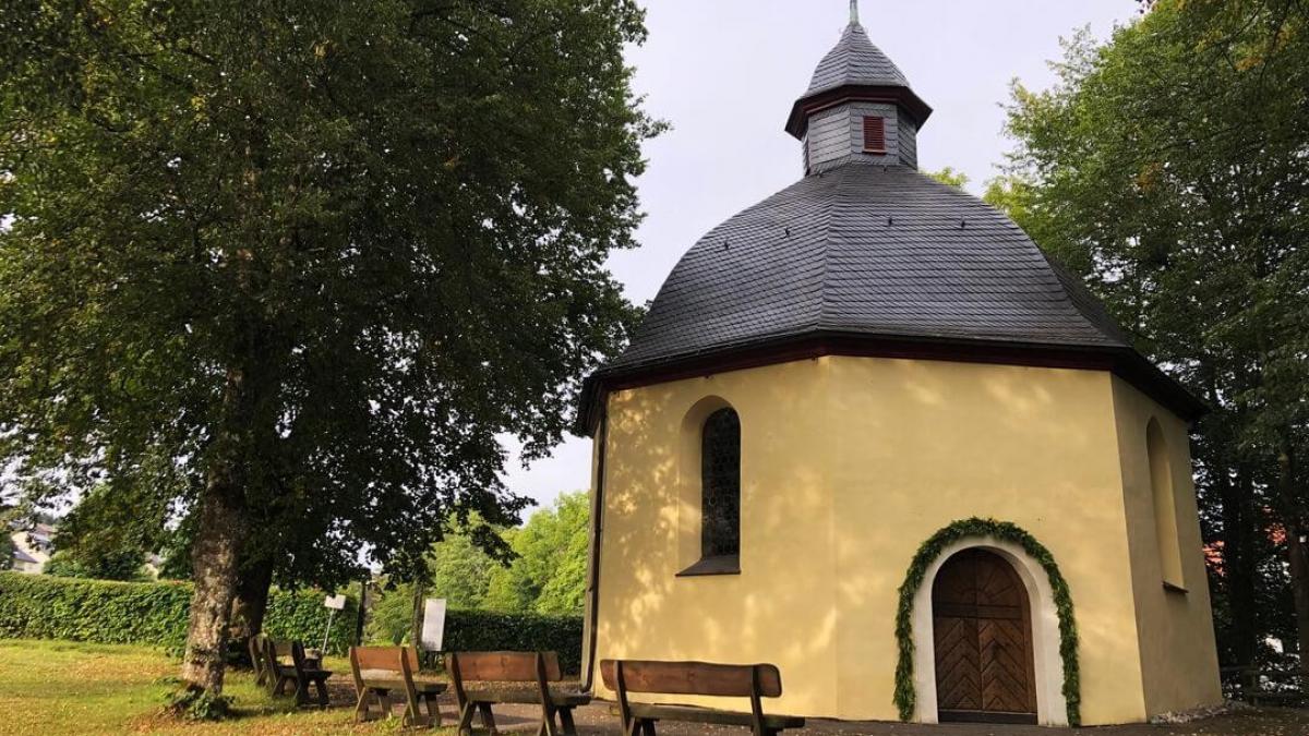 Die Rochuskapelle in der Nähe des Friedhofs ist das älteste erhaltene Gebäude in Olpe. von PV Olpe