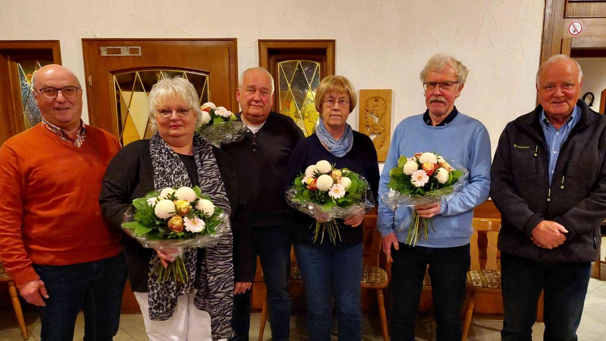 (v.l.) Reimund Halbe (Kassierer), Elisabeth und Joachim Stracke, Rita und Ehrenfried Müller sowie Gerd Willeke (Vorsitzender). von privat