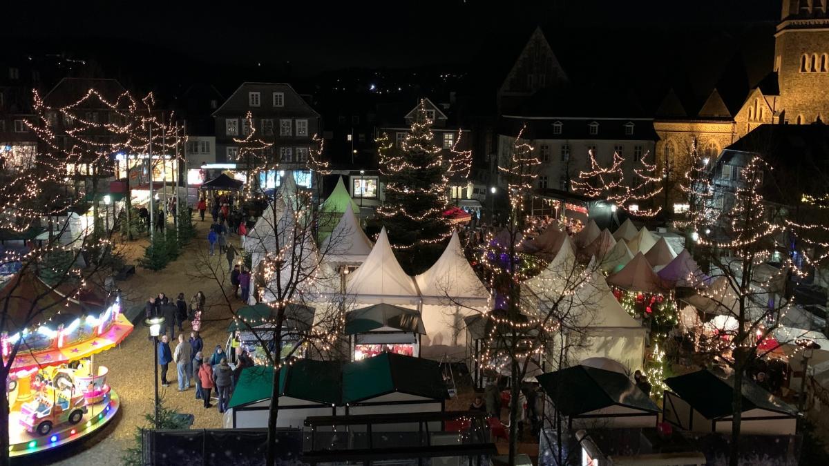 Blick auf den Weihnachtsmarkt auf dem Olper Marktplatz (Archivfoto). von Olpe Aktiv