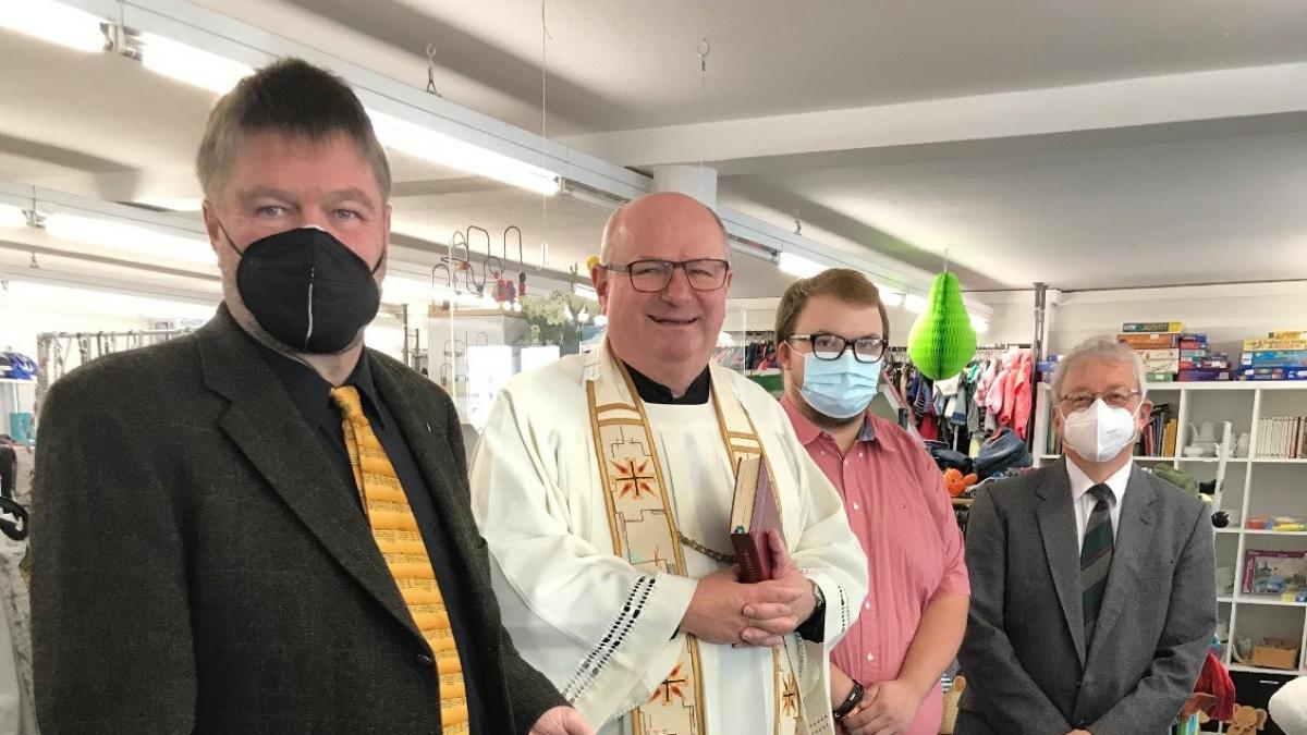 Von links: der stv. Bürgermeister Michael Beckmann, Pfarrer Dieter Koke, Ray Zimmermann, Pfarrer Jörg Ettemeyer. von privat