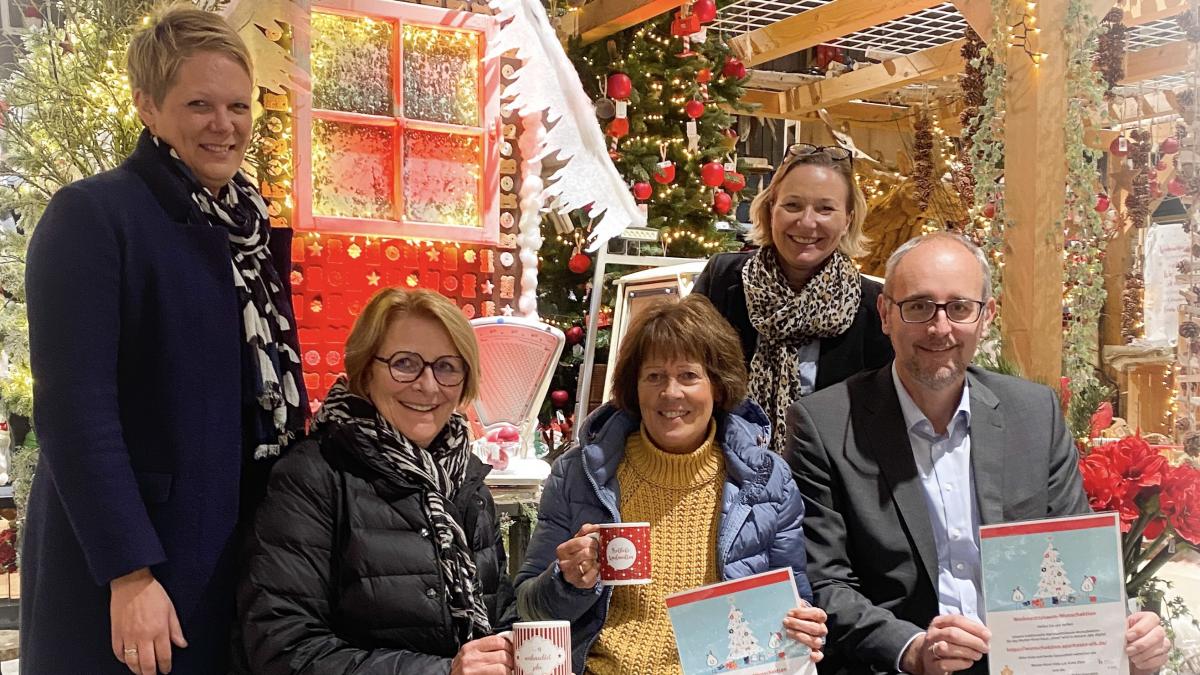 Freuen sich auf eine erfolgreiche Weihnachts-Wunschbaumaktion, v.l.: Birgit Kremer, Andrea Hesse, Angelika Steinhoff, Elli Konstantinidis und Dirk Stenger. von Mutter-Kind-Hilfe Kreis Olpe