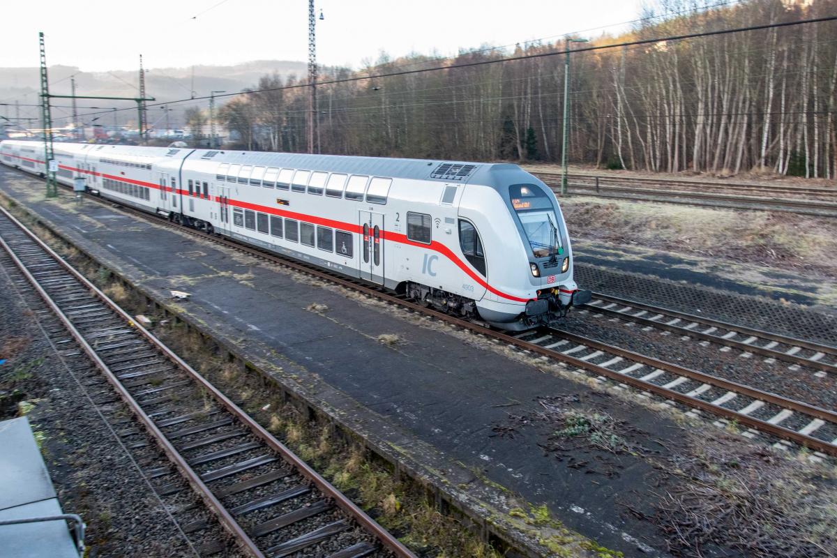 Der Start des neuen IC 34 lief etwas holprig. Nun verkehrt der Zug auf der neuen Fernverkehrslinie. von Nils Dinkel