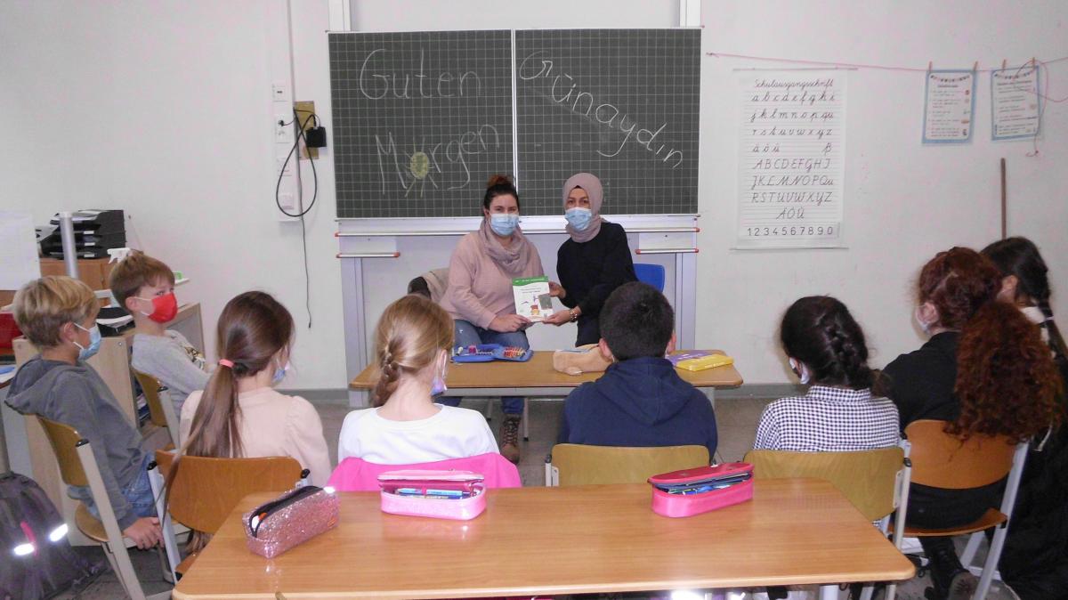 Zwei Mütter lasen in der dritten Klasse auf Deutsch und Türkisch vor - ein besonderes Erlebnis für die Schüler. von privat