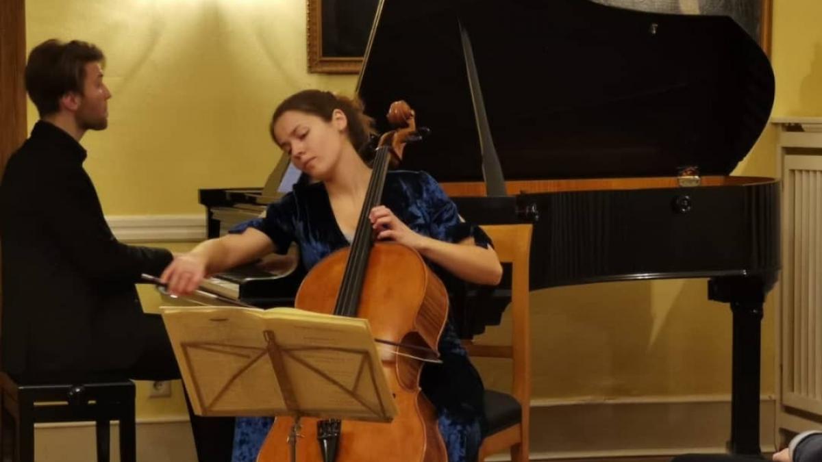 Cellistin Laura Moinian und der Pianist Alexander Vorontsov boten ein klassisches Konzert auf höchstem Niveau. von Kulturgemeinde Finnentrop