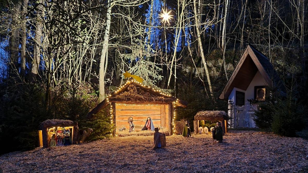 Der Altenhundemer Weihnachtsweg war schon 2020 ein beliebtes Ausflugsziel für Jung und Alt aus Nah und Fern. Auch jetzt ist er wieder geöffnet. von privat