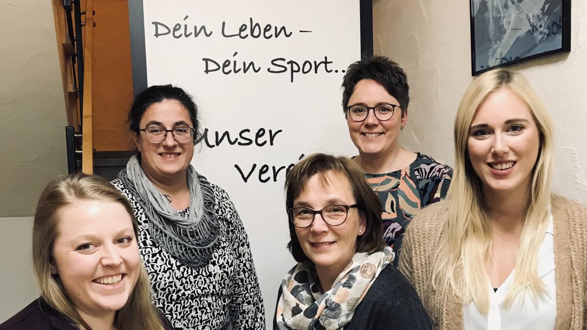 Der neue Vorstand des Schwimmclubs Schwarz-Weiß Attendorn. von privat