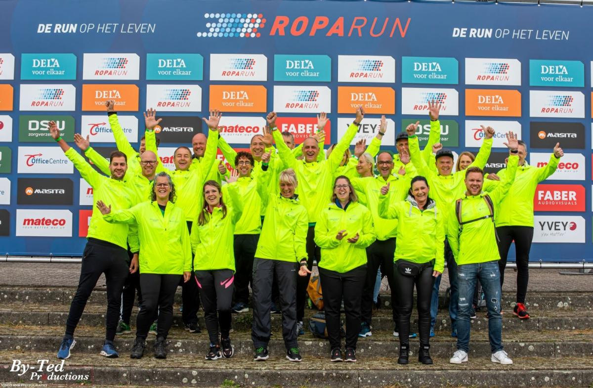 Das Team hat Grund zum Jubeln: 310 Kilometer und 15.000 Euro sind die stolze Bilanz des verkürzten Roparun-Laufs. von privat