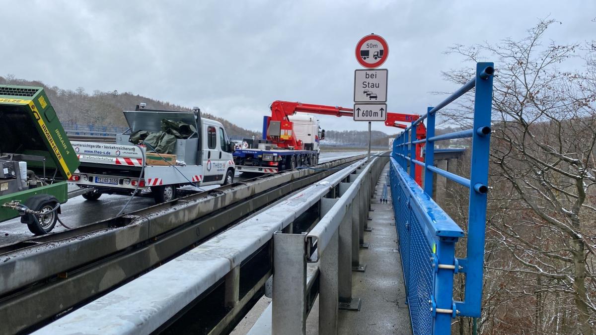 Die Talbrücke Rahmede auf der A 45 bei Lüdenscheid ist für den Verkehr voll gesperrt worden. von Autobahn Westfalen