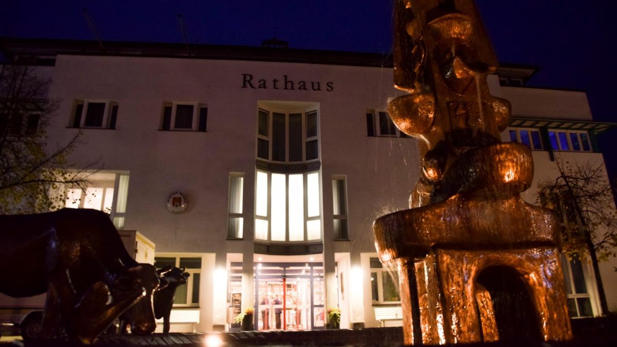 Rathaus Wenden bei Abend und Nacht, Symbol von privat