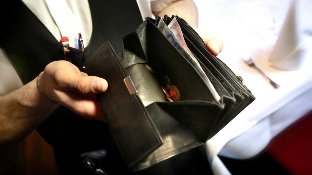 Viele abgesagte Weihnachtsfeiern sorgen im Gastgewerbe für eine Flaute im Portemonnaie. von NGG