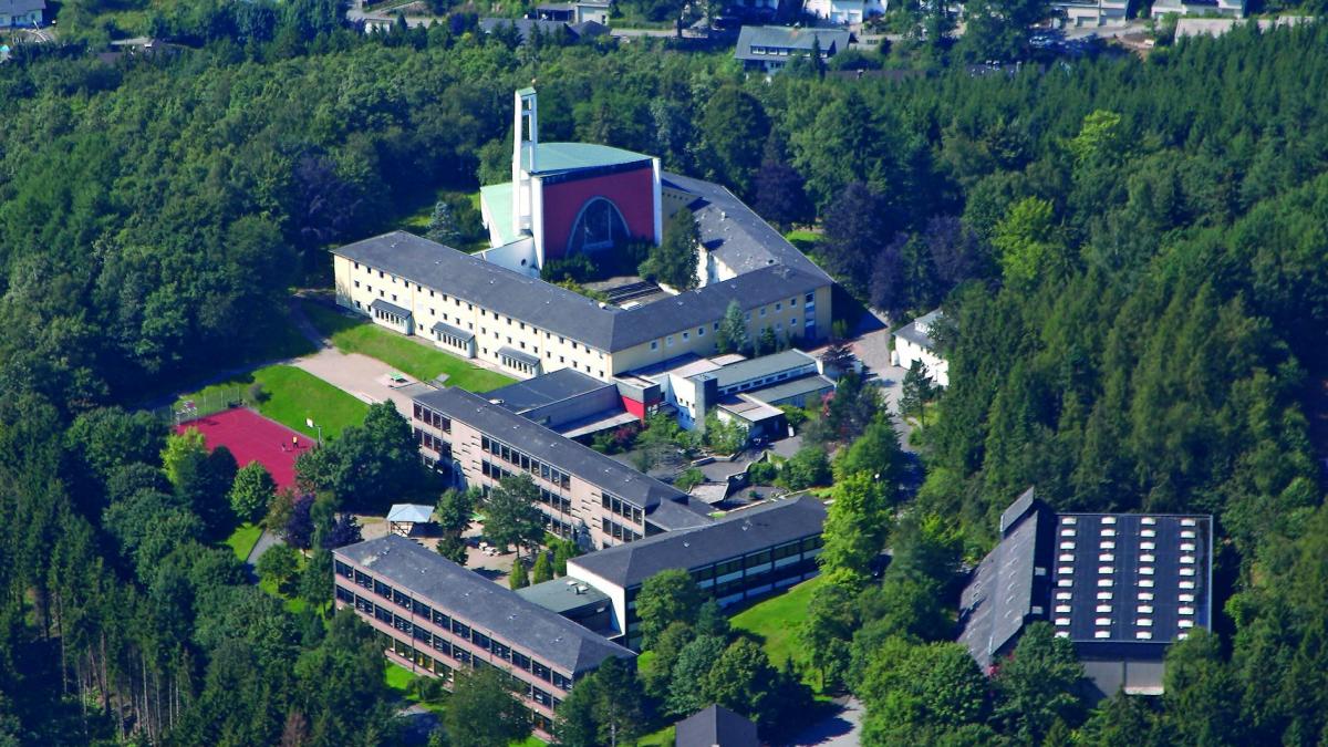 Anmeldungen zum Tag der offenen Tür am Gymnasium Maria Königin sind ab sofort möglich. von privat