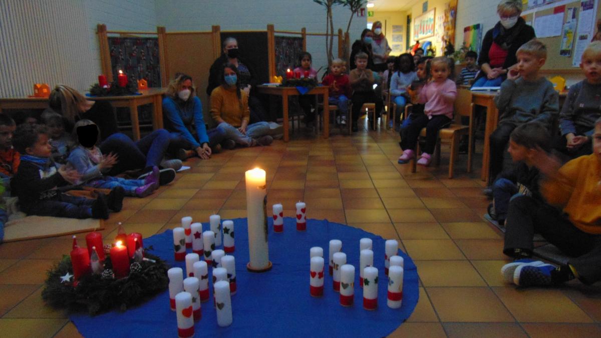 Zum Start in die Adventszeit wurde im Kindergarten St. Barholomäus Meggen ein Advents-Gottesdienst gefeiert. von privat