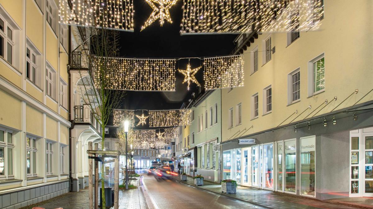 Symbolfoto.  In der innenstadtprägenden Branche des Modeeinzelhandels rechnen 95 Prozent mit weiteren Umsatzrückgängen - auch im Weihnachtsgeschäft. von Nils Dinkel