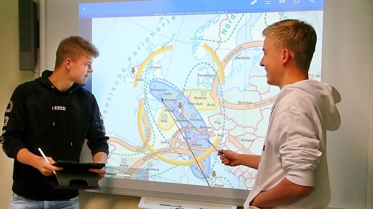 Präsentationen direkt vom Schüler-iPad sind sehr leicht möglich. von privat