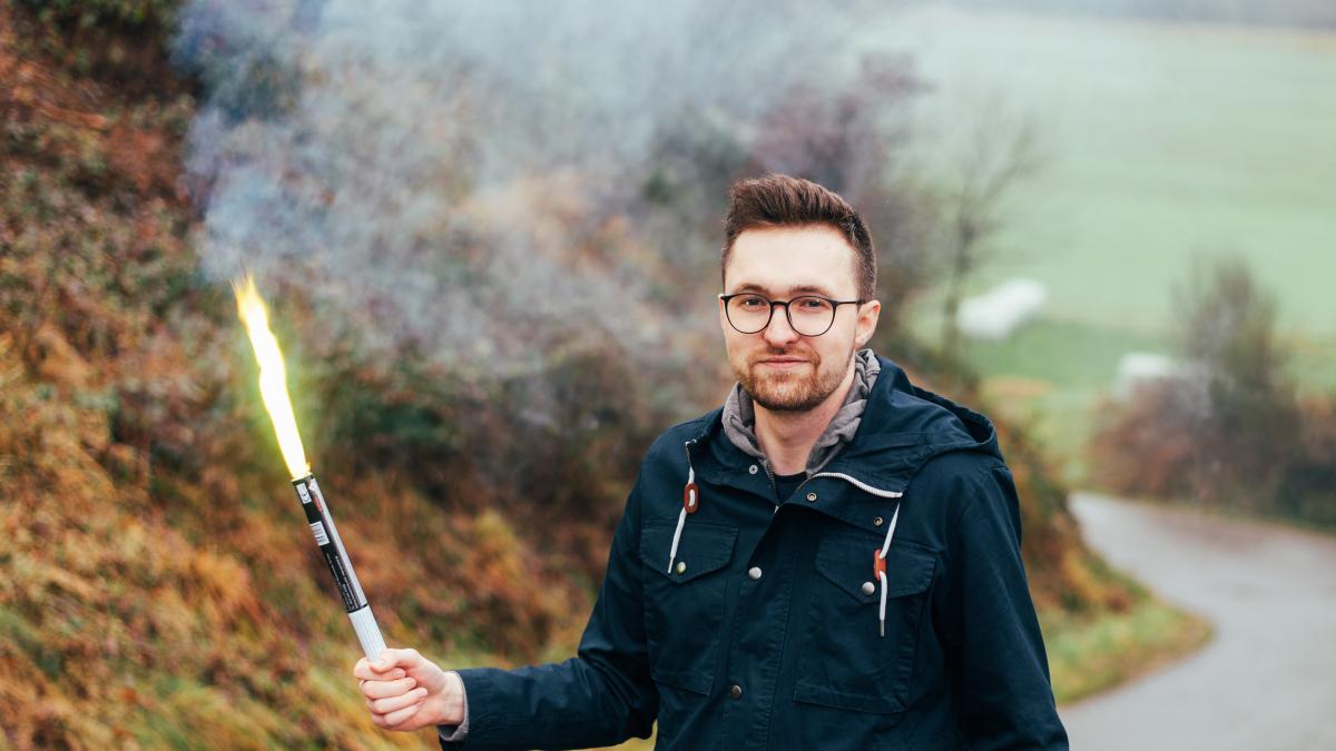 Nikolas Höniger ist Influencer und Feuerwerksfan. Auf Youtube unterhält er viele tausende Abonnenten. von Nils Dinkel