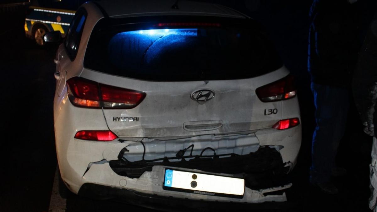 Der vordere Pkw wurde bei dem Auffahrunfall erheblich beschädigt. von Polizei Olpe