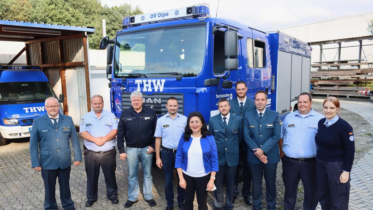 Nezahat Baradari beim Besuch des THW Olpe. von privat