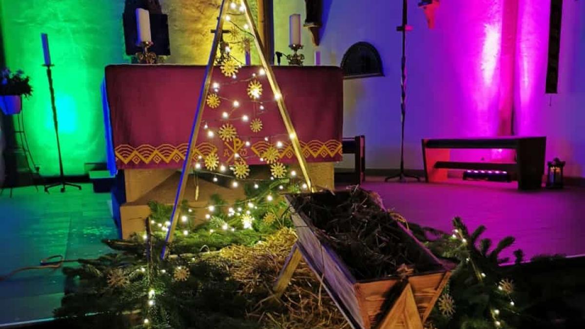 Liebevoll gestaltet sind die Kirchen in Rahrbach und Welschen Ennest und laden zum weihnachtlichen Besuch ein. von privat
