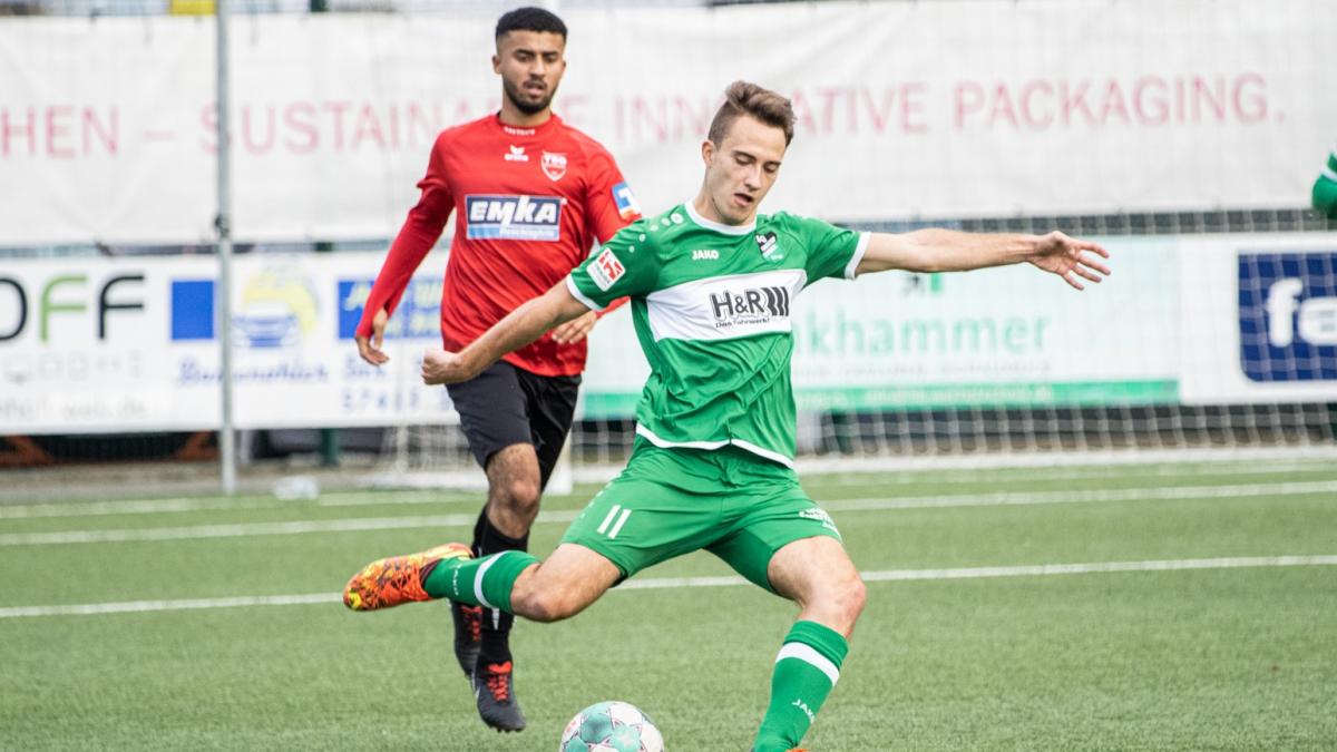 Oussama Anhari (rotes Trikot) wechselt im Winter vom Oberliga-Konkurrenten TSG Sprockhövel zur SG Finnentrop/Bamenohl. von SG Finn/Bam.