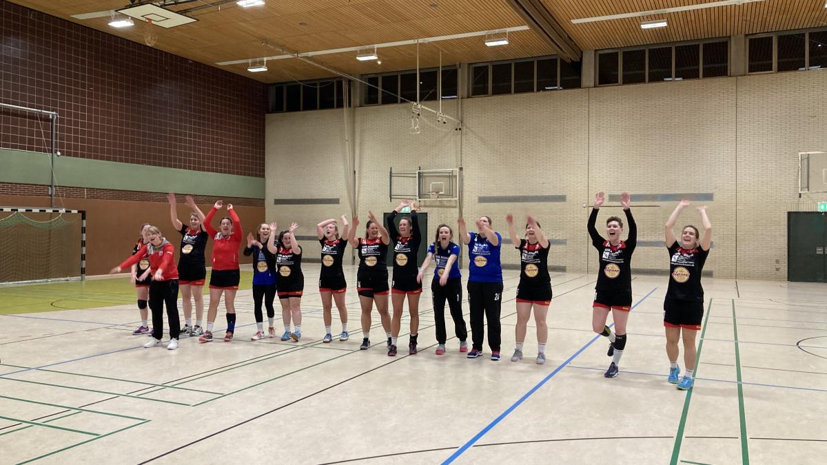 Die Handballerinnen des TuS Drolshagen schlossen das Jahr mit einem Auswärtssieg ab. von privat
