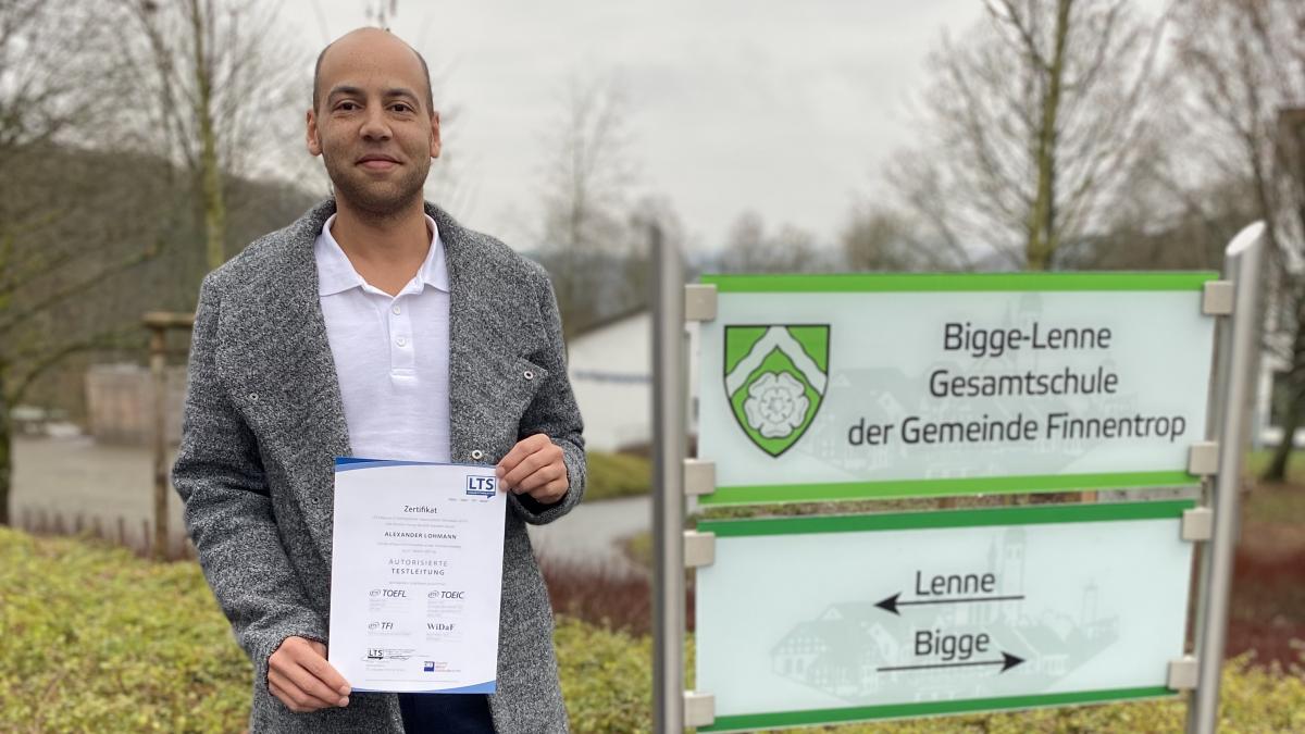 Testleiter der BLG, Alexander Lohmann, mit dem TOEFL-Zertifikat. von privat