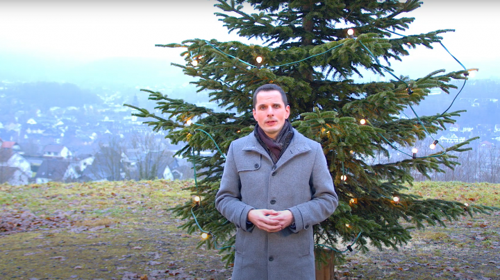 Bürgermeister Christian Pospischil blickt im Rahmen seiner Weihnachtsansprache voller Freude auf...