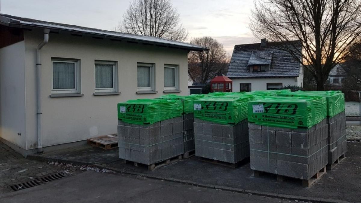 Die Umbauarbeiten beim Dorfhaus in Helden haben begonnen. von privat