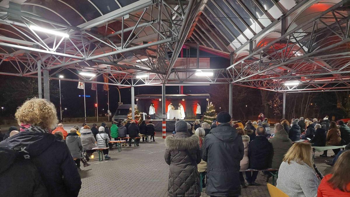 Die Christmette in Wenden fand im Freien statt. von privat