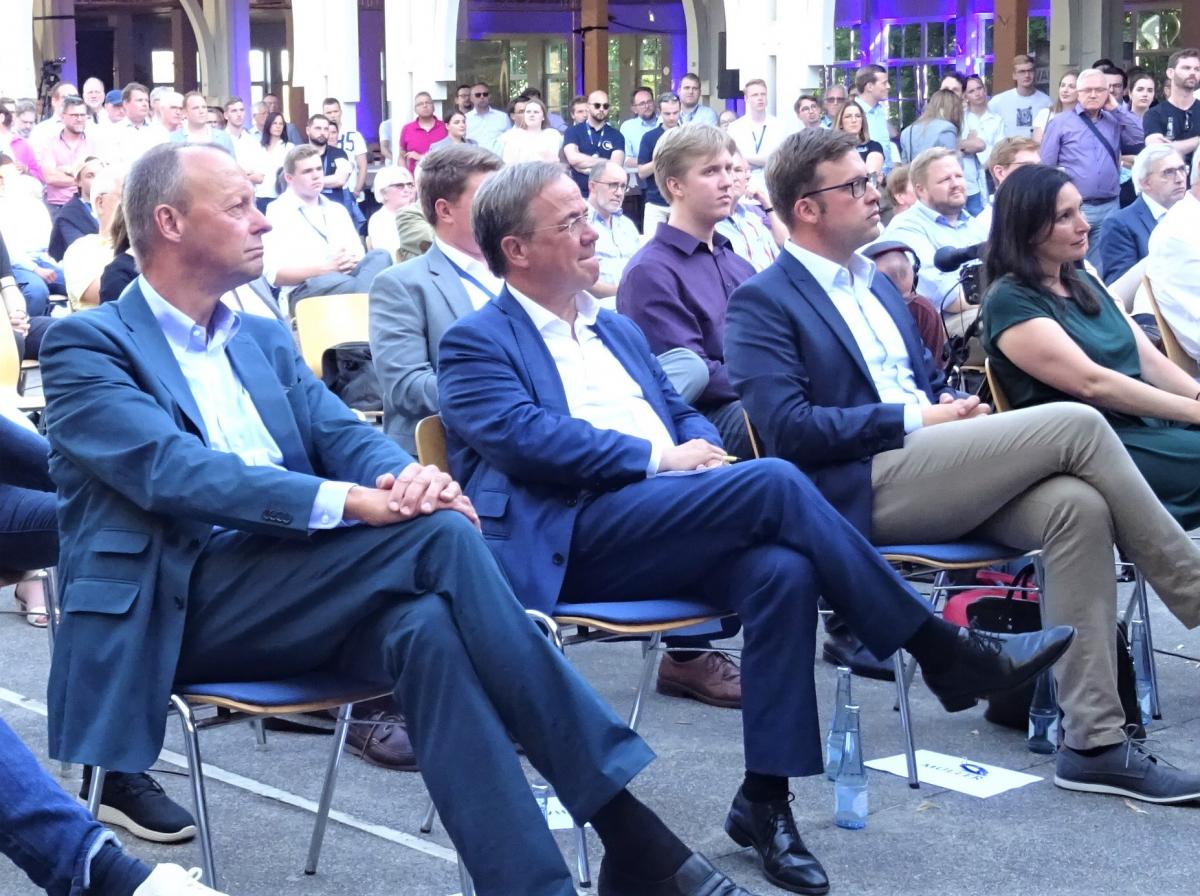 Friedrich Merz, Armin Laschet und Florian Müller (v.l.n.r.) waren beim Wahlkampfauftakt der Jungen Union NRW in Olpe dabei. von Sigrid Mynar