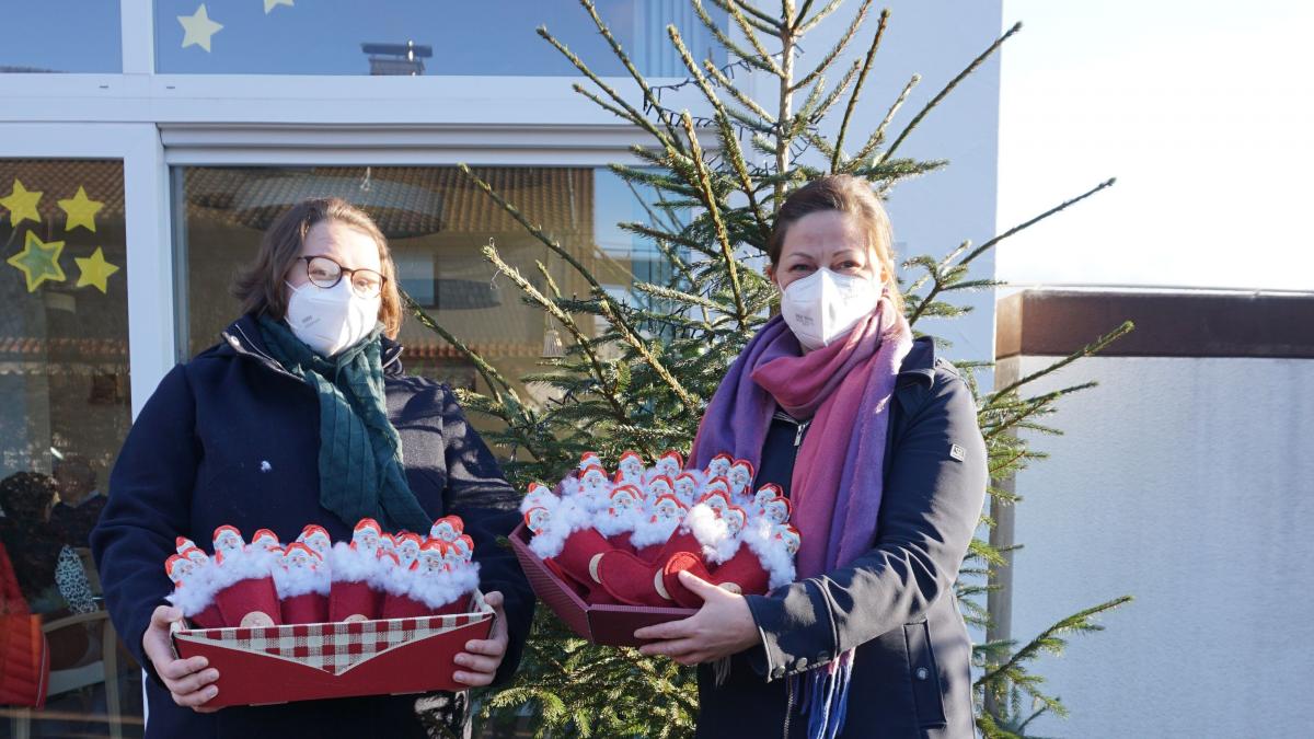 Julia Homeyer (links) und Esther Sange, Leiterin der Caritas-Tagespflege Finnentrop von privat