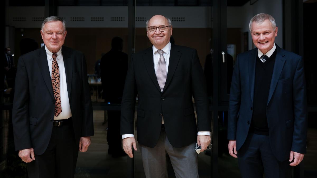 Beleuchteten die Klima- und Umweltpolitik der neuen Bundesregierung, von links: Felix G. Hensel, Dr. Hermann Hüwels und Klaus Gräbener. von privat
