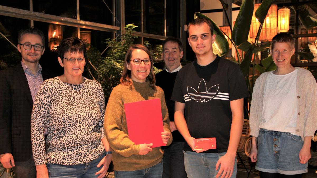 Agnes Kullmann, Petra Droste und Mika Brieden (vorne von links) nahmen die Preise von Matthäus Wanzek, Stefan Göckeler und Ina Eberts (hinten von links, Aktionsring) entgegen. von Kerstin Sauer