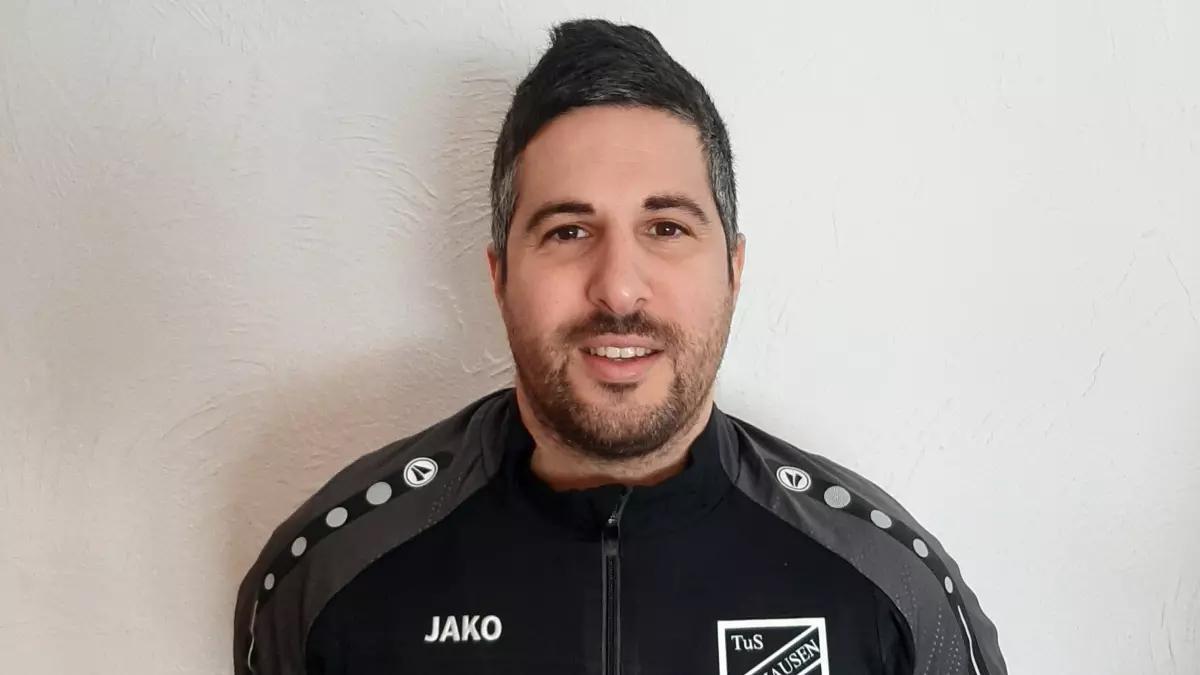 Die Trainer der beiden Senioren-Teams des TuS Lenhausen bleiben auch in der Saison 2022/23 in ihren Ämtern. Dazu zählt unter anderem Pietro Guerrieri. von privat